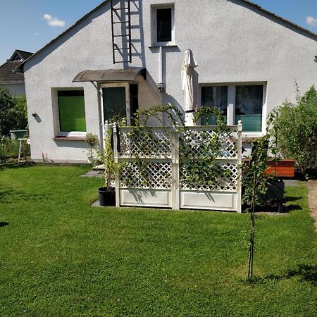 Gaestehaus Am Teich Raben Steinfeld Exterior foto